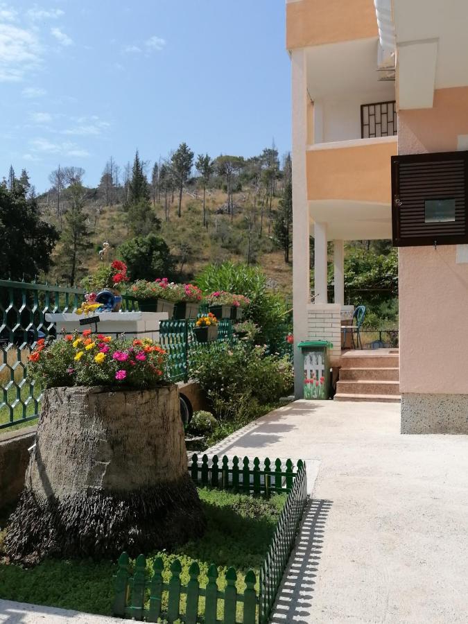 Apartmán Dom Za Odmor J&S Sutomore Exteriér fotografie