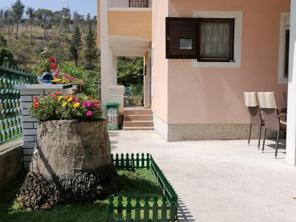 Apartmán Dom Za Odmor J&S Sutomore Exteriér fotografie